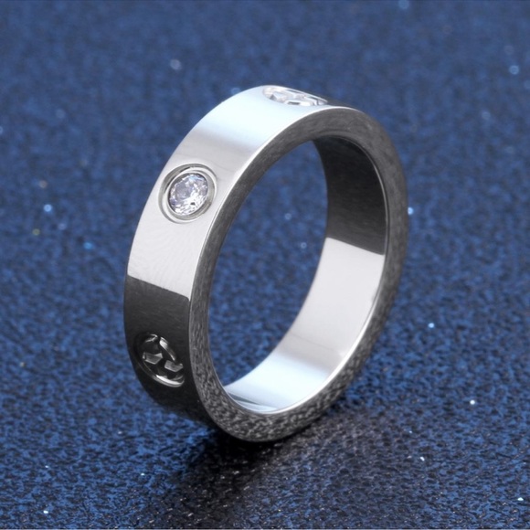 NEW Stainless Steel Screw LOVE Ring with Stone in Silver - Picture 1 of 7
